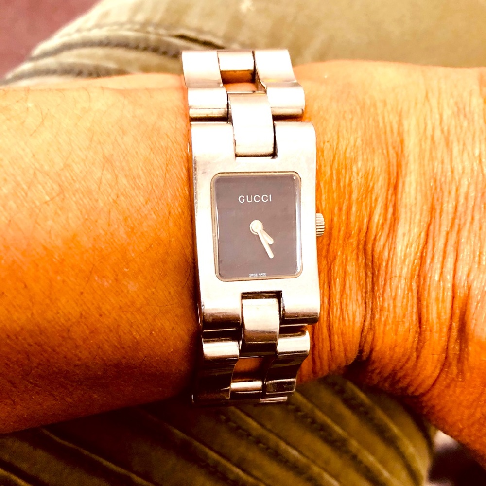 Authentic 💯 Vintage GUCCI watch from the 1990’s